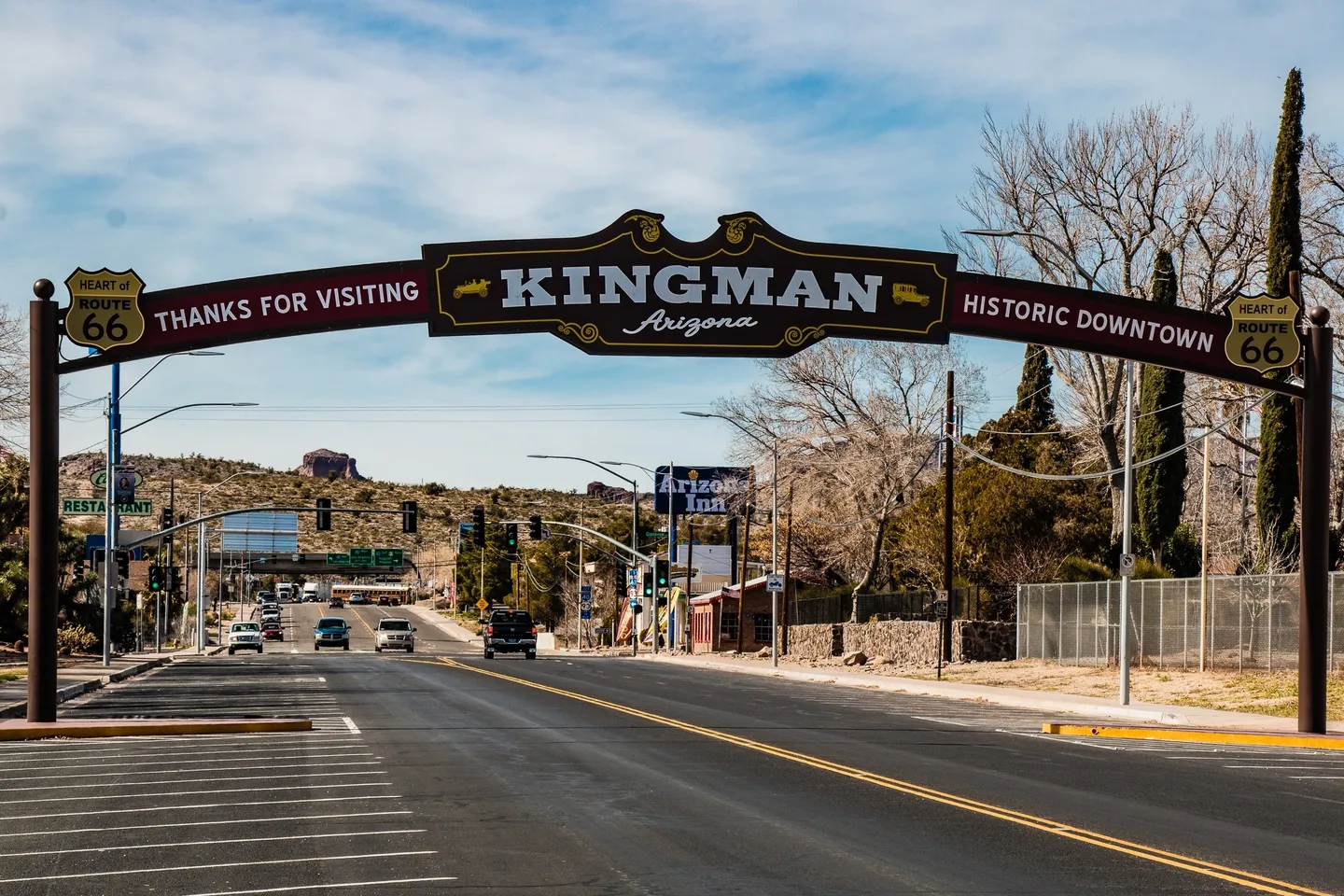 A street sign that says kingman arizona.